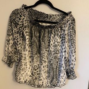 Off the shoulder Too